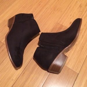 CR BOOTIES SIZE 7